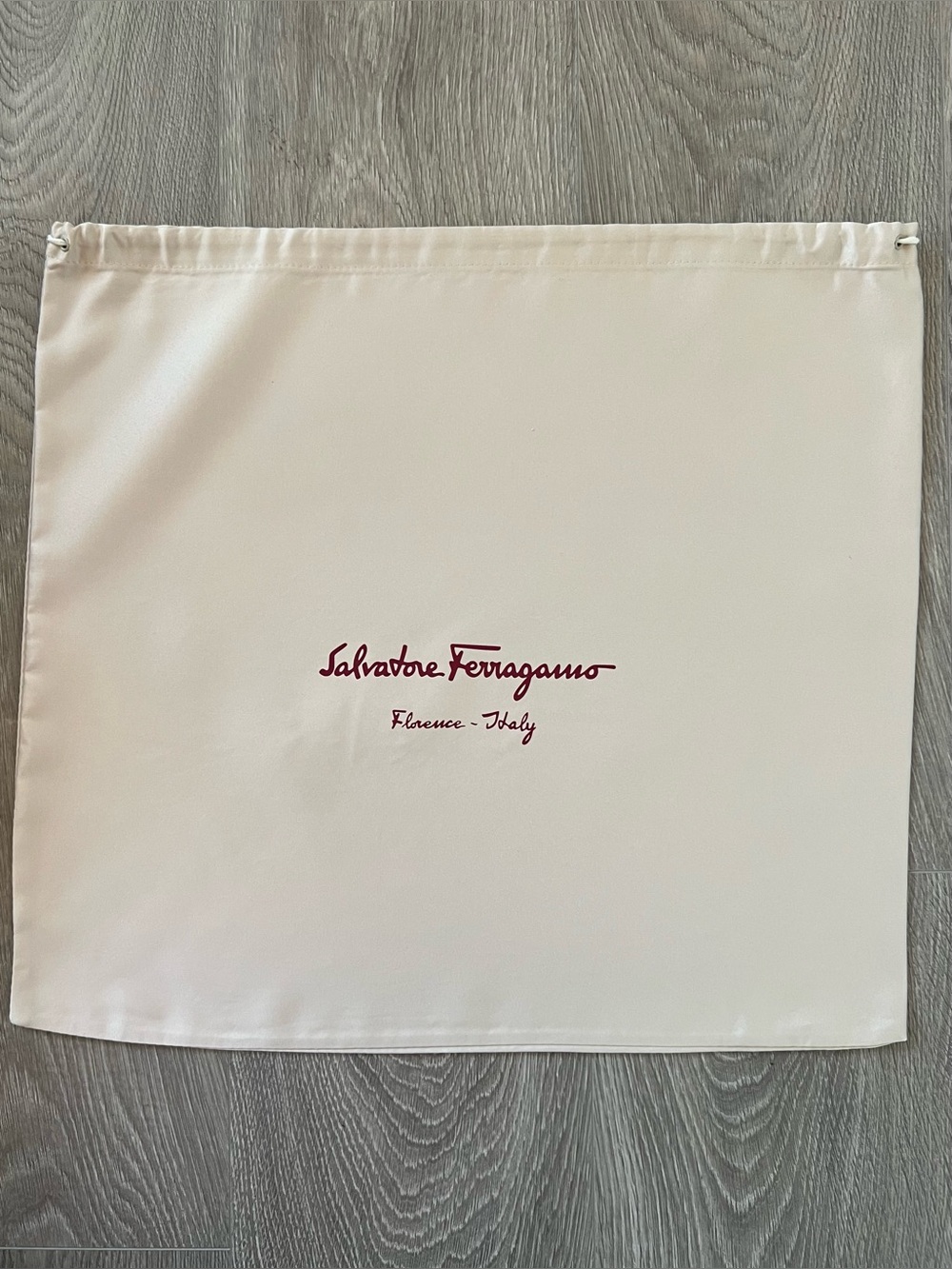 Ferragamo dust bag (C857)